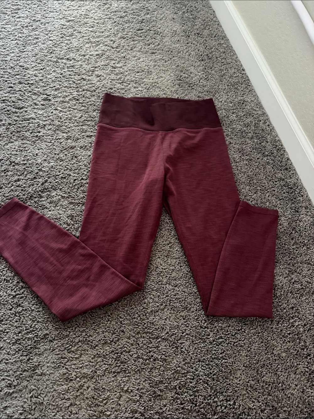 Vuori women’s' Maroon High-Waist Leggings